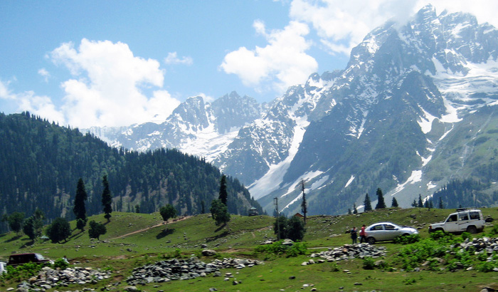 Drive from Sonmarg to Srinagar(2 Hours Drive) (1585m)